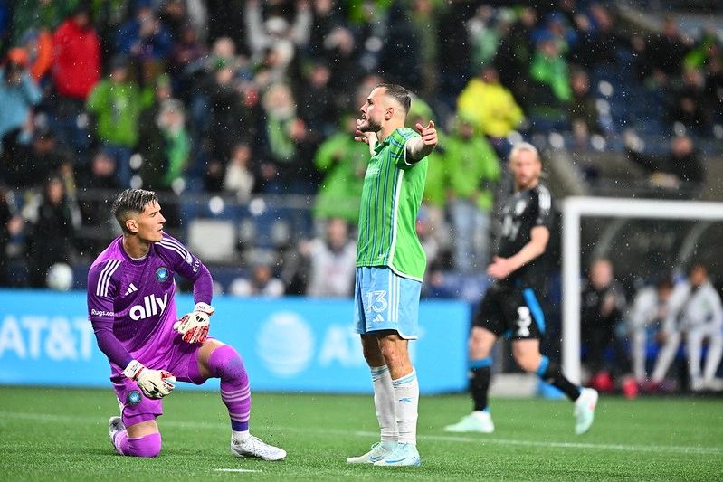 Morris hace historia, pero Sounders tropieza en casa