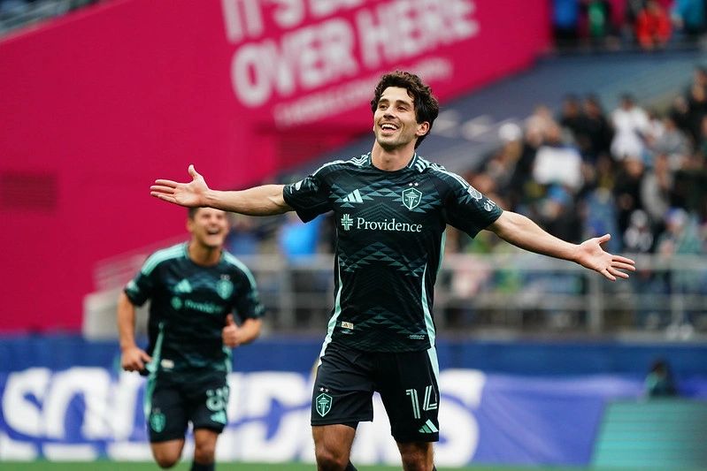 Paul Rothrock celebra su gol ante LAFC | Seattle, WA. 08-mar-2025 | [Foto: Mike Fiechtner / Sounders FC Communications (54374008408)]