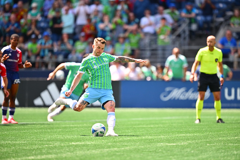 Rusnák Ruge y los Seattle Sounders Mantienen Su Invicto en Casa